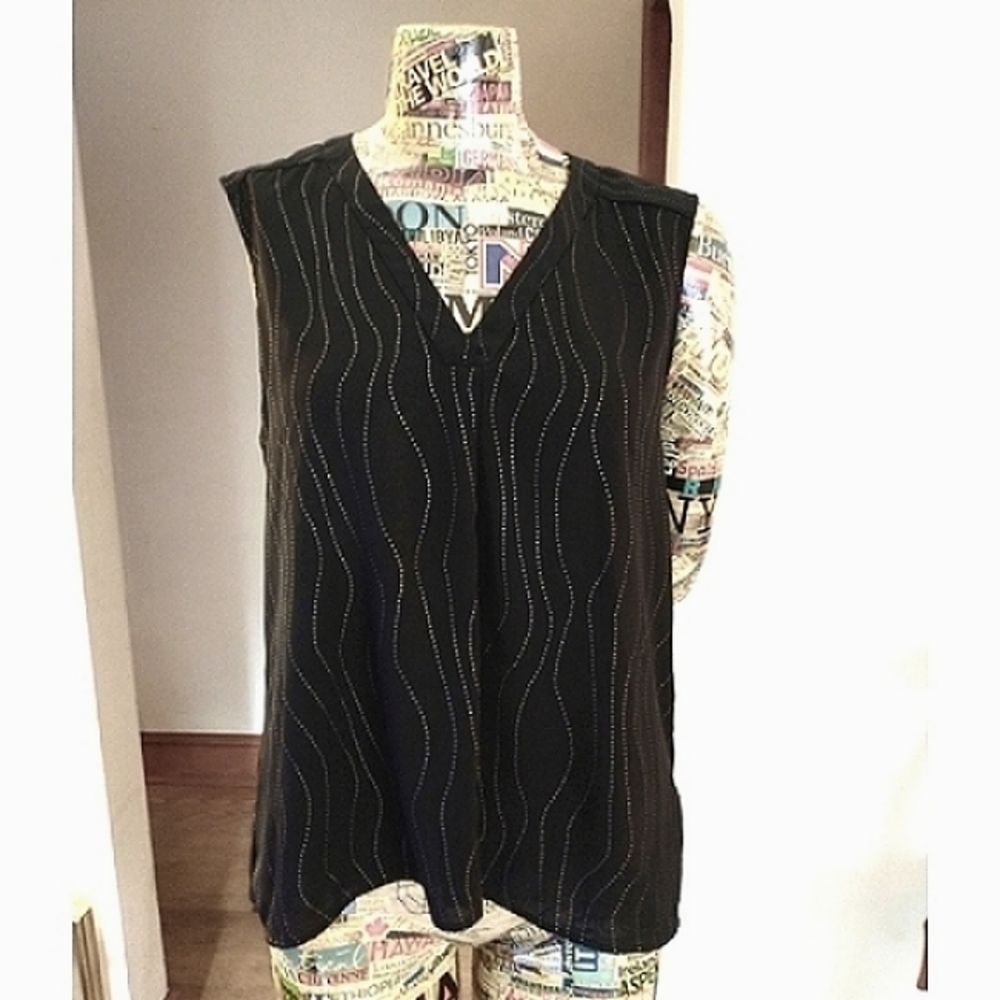 CALVIN KLEIN- EUC V-Neck Sleeveless Black Blouse With Silver Detail, sz L.